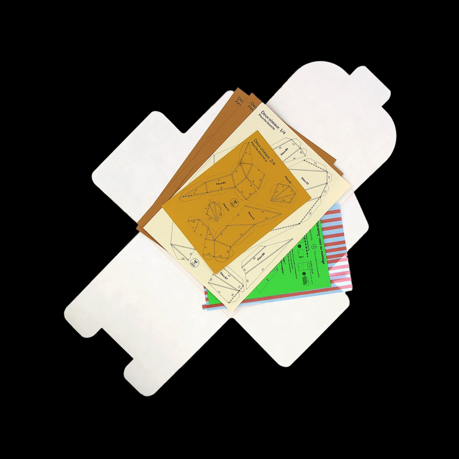 Packaging ouvert des deux oiseaux beige et dorés en papier