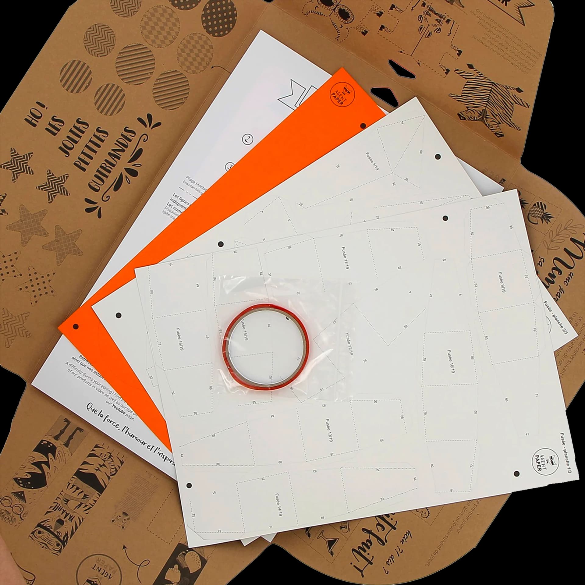 Fusée en papier 3D Orange en cours de montage