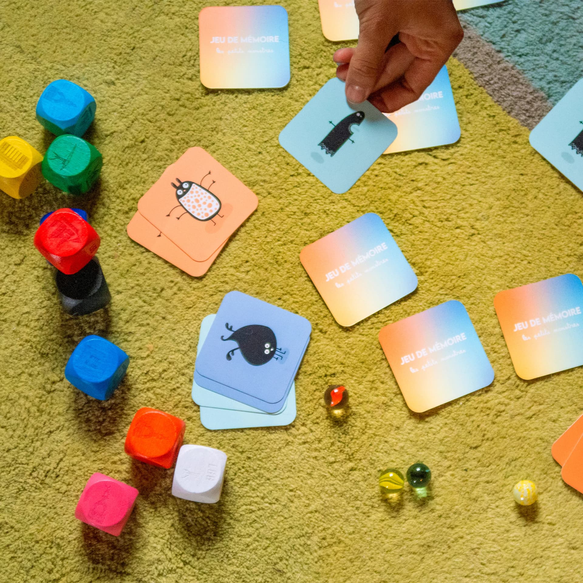 Jeu memory Les petits monstres en situation