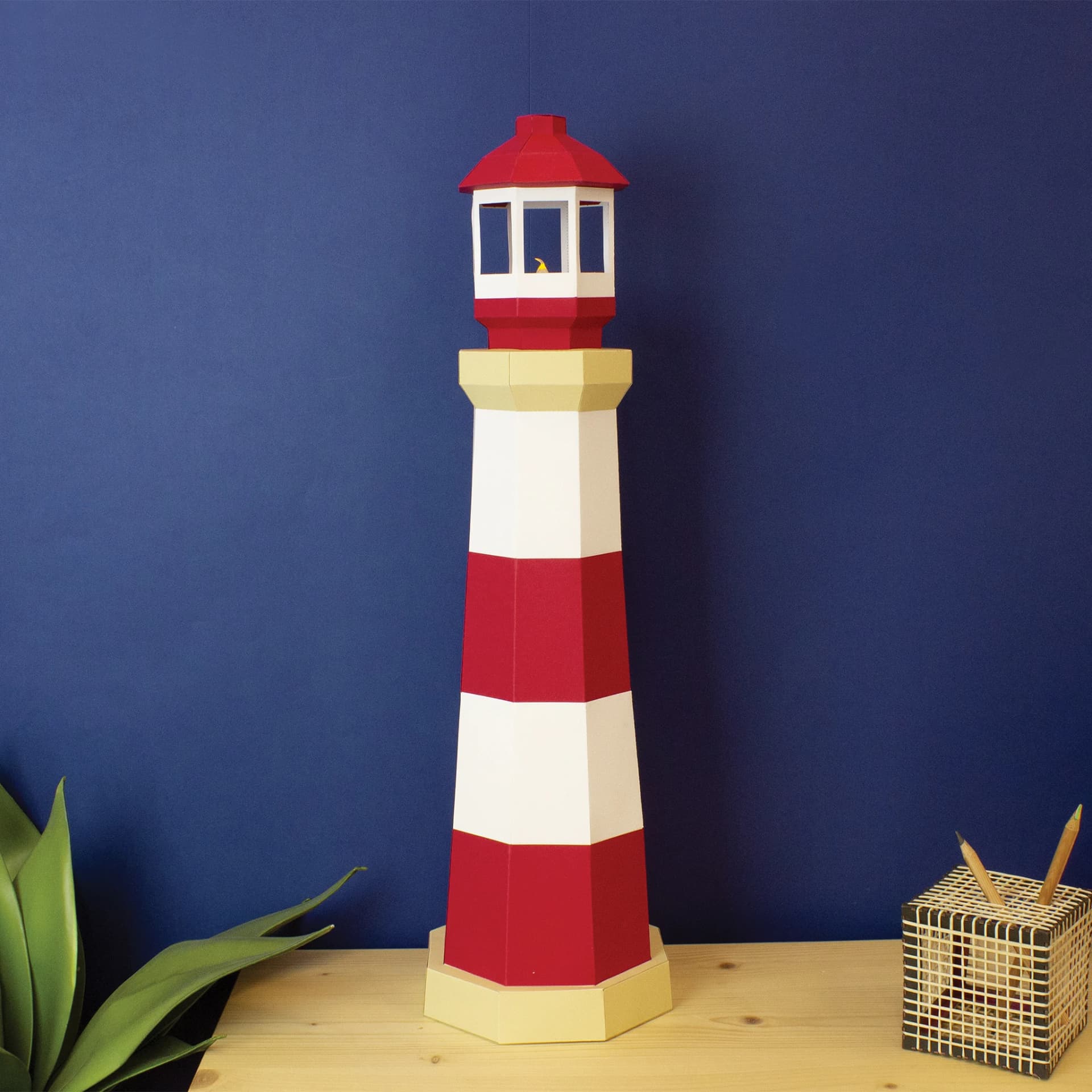Phare en papier 3D rouge en situation