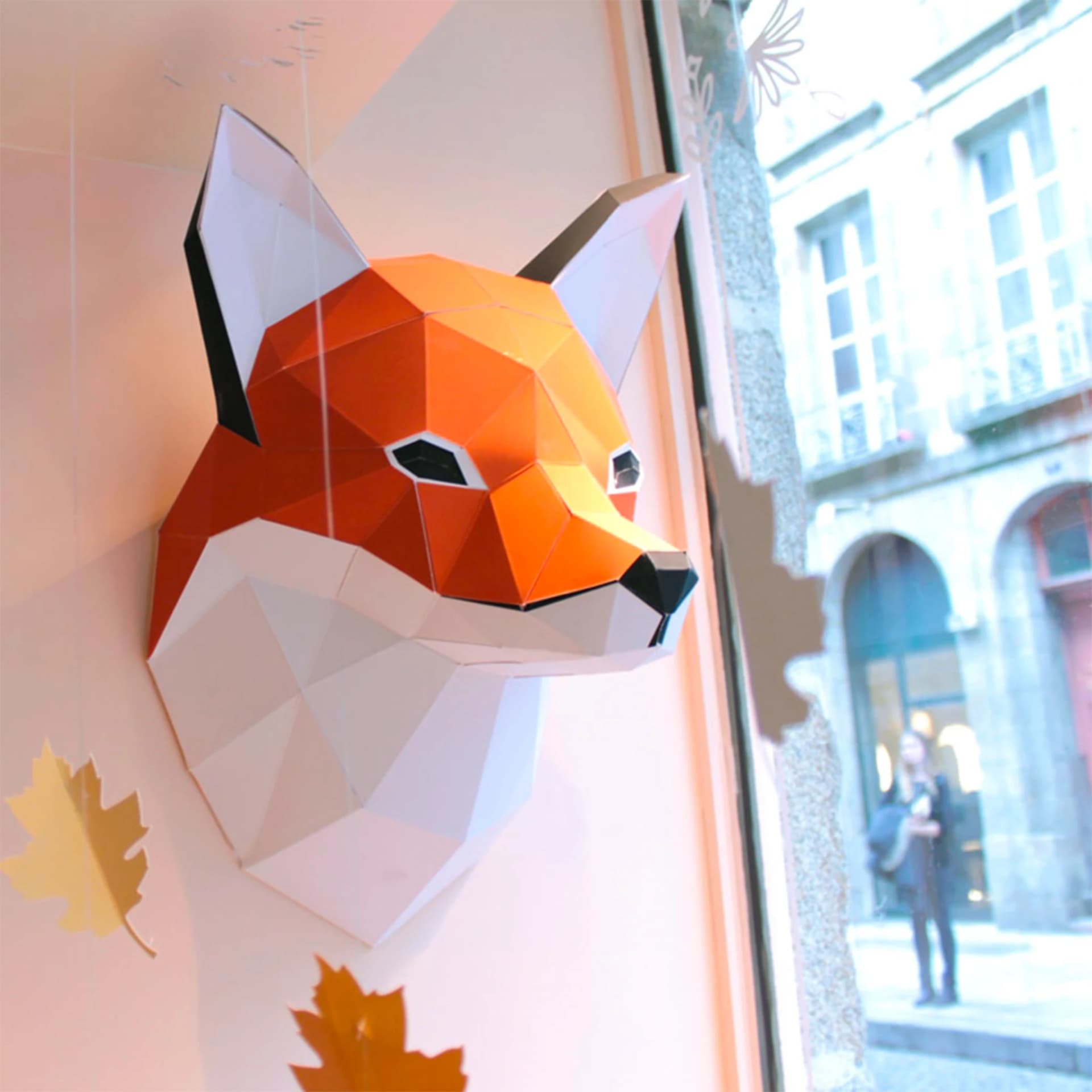 Renard en papier 3d en situation accroché sur un mur