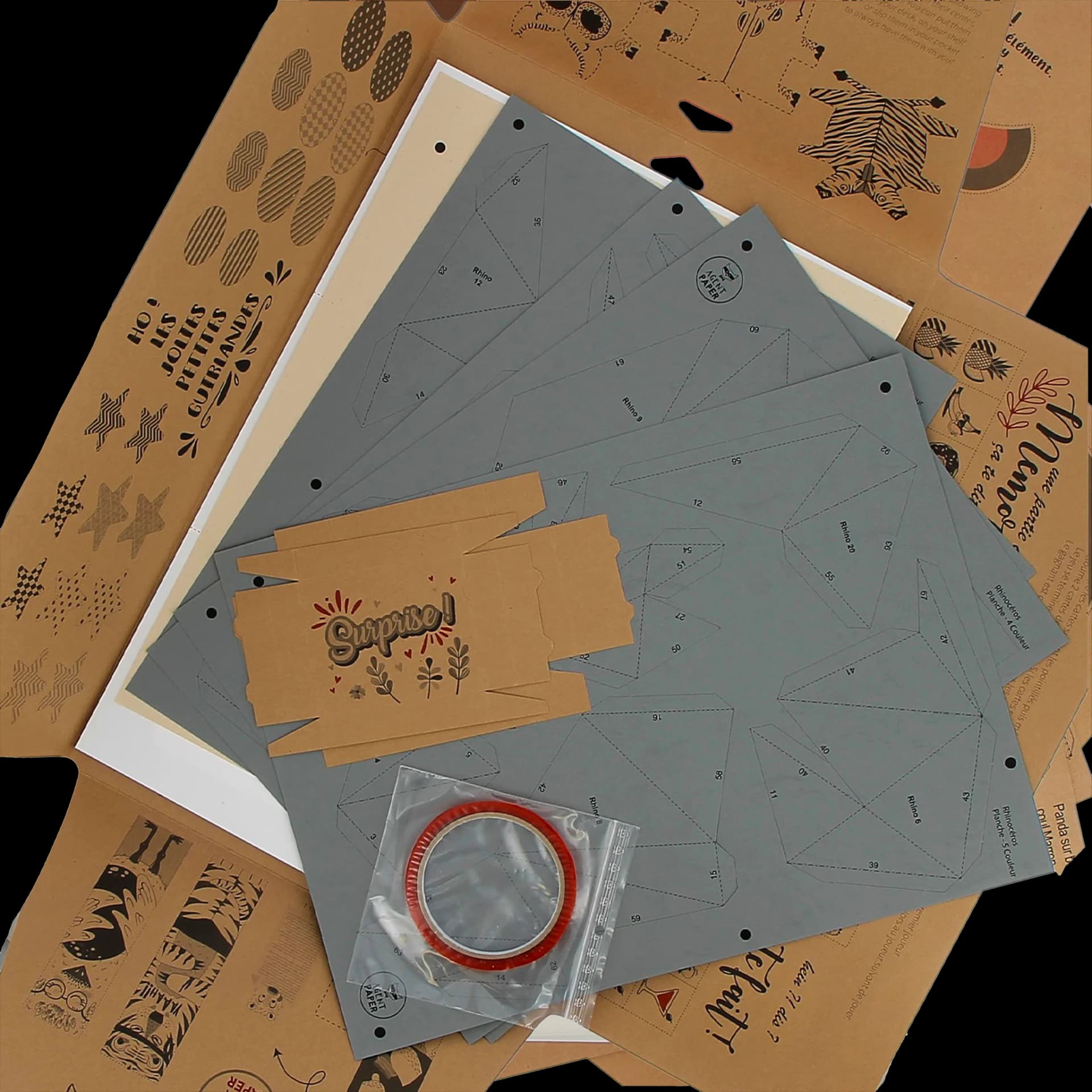 Contenu du kit du rhino en papier 3d Naturel